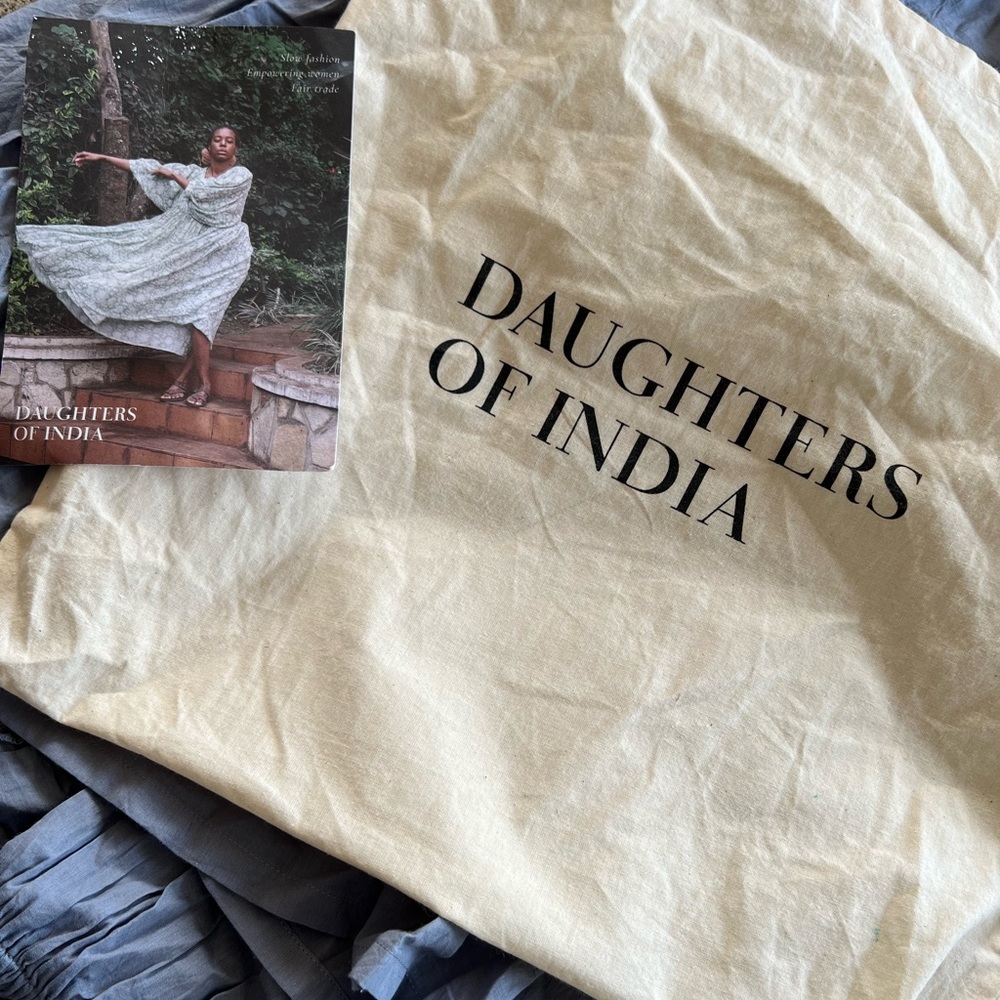 Daughters of India Sahana gown - Picture 5 of 6